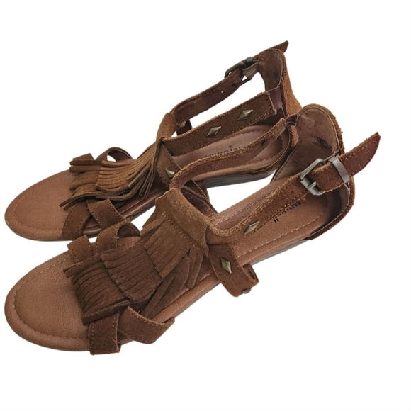 MinneTonka Brown Suede Fringe Studded Sandals Size 10 - Picture 3 of 8